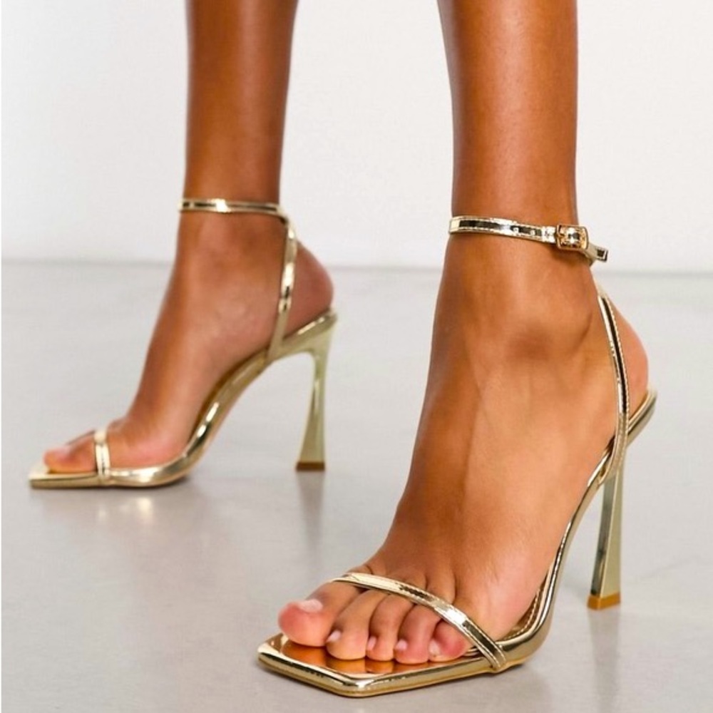 NEW in Box* - SIMMI London heeled sandals in Gold